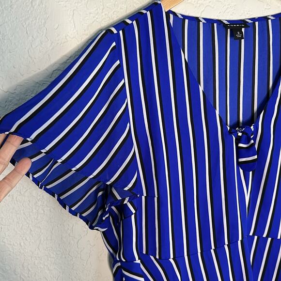 Torrid 2X Blue White Stripe Flutter Sleeve Blouse Top Front Keyhole Tie Office - Picture 2 of 7